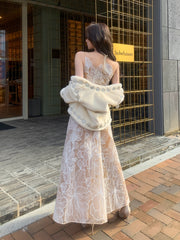 Robe en dentelle faite à la main pour dames en maille sans manches