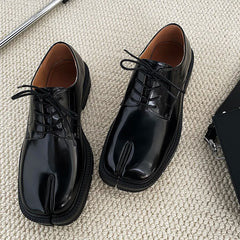 Black Glossy Tabi Shoes for Men: Split Toe Leather Derby | British Retro Platform Sole Niche Design | Luxury Low-Top Lace-Up Loafers for Men