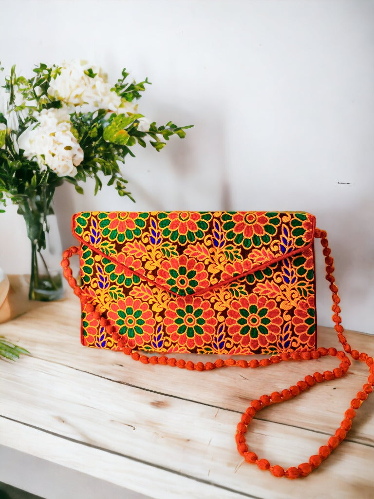 Purely handmade ladies' purses – stylish and a best-selling gift for your loved ones