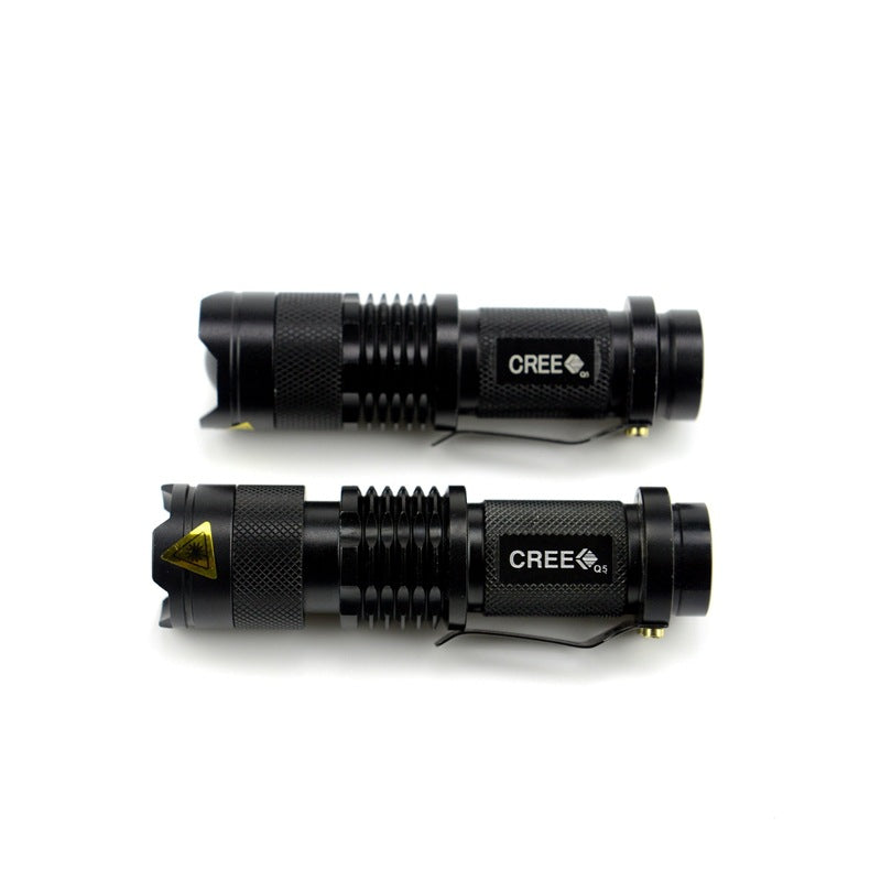 Telescopic zoom LED flashlight