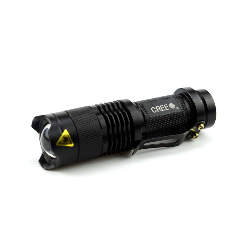 Telescopic zoom LED flashlight